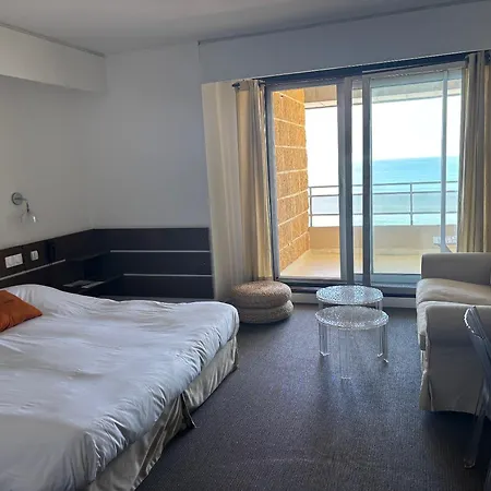 Carlina Биарриц